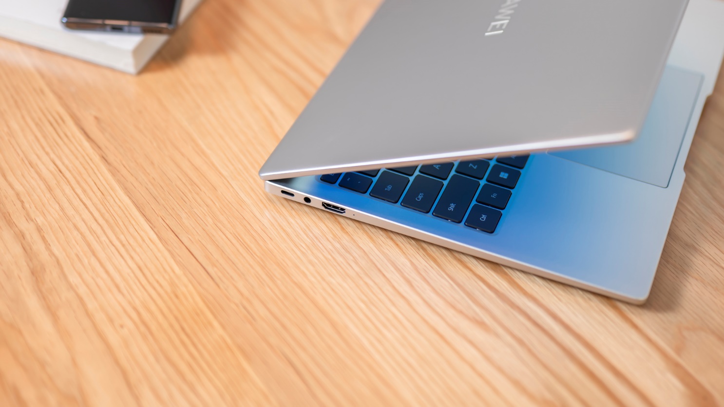 华为matebook 14 2023:轻薄 触控全面屏 出色性能,适合年轻人!