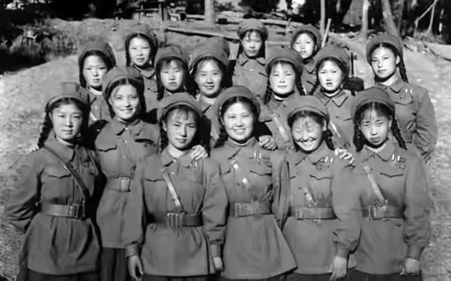 1950年湘西土匪抢军车,带队排长壮烈牺牲,女文工团员被掠走