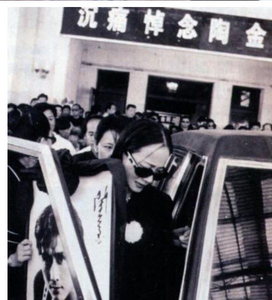 舞蹈家赵丽萍:"响雷王子"老公陶金病逝26年,她现在怎样了?