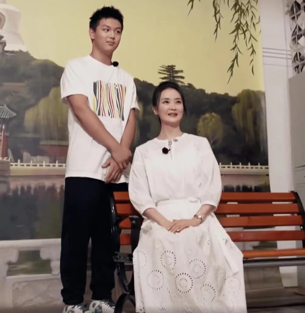 王艳七夕秀幸福,获富豪老公送超大珍珠戒指,喜称将迎珍珠婚