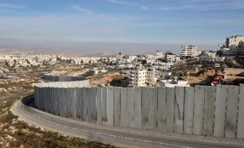 逃出纳粹集中营的犹太人,在巴勒斯坦建成了世界上最大的露天监狱