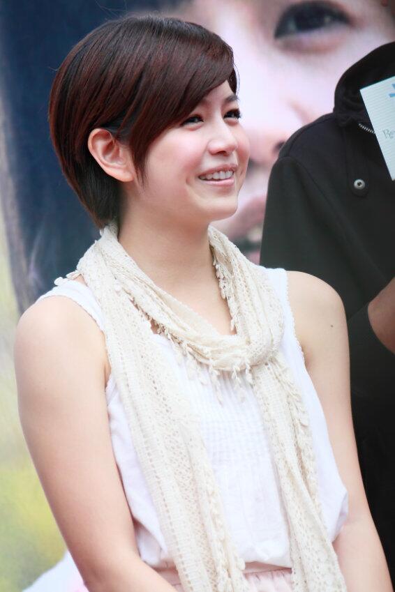 被陈妍希的"短发"造型美到了,减龄又少女,很有初恋感