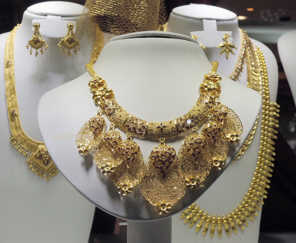 头顶一块布,全球我最富系列之六:迪拜商场的金饰品有多豪横!