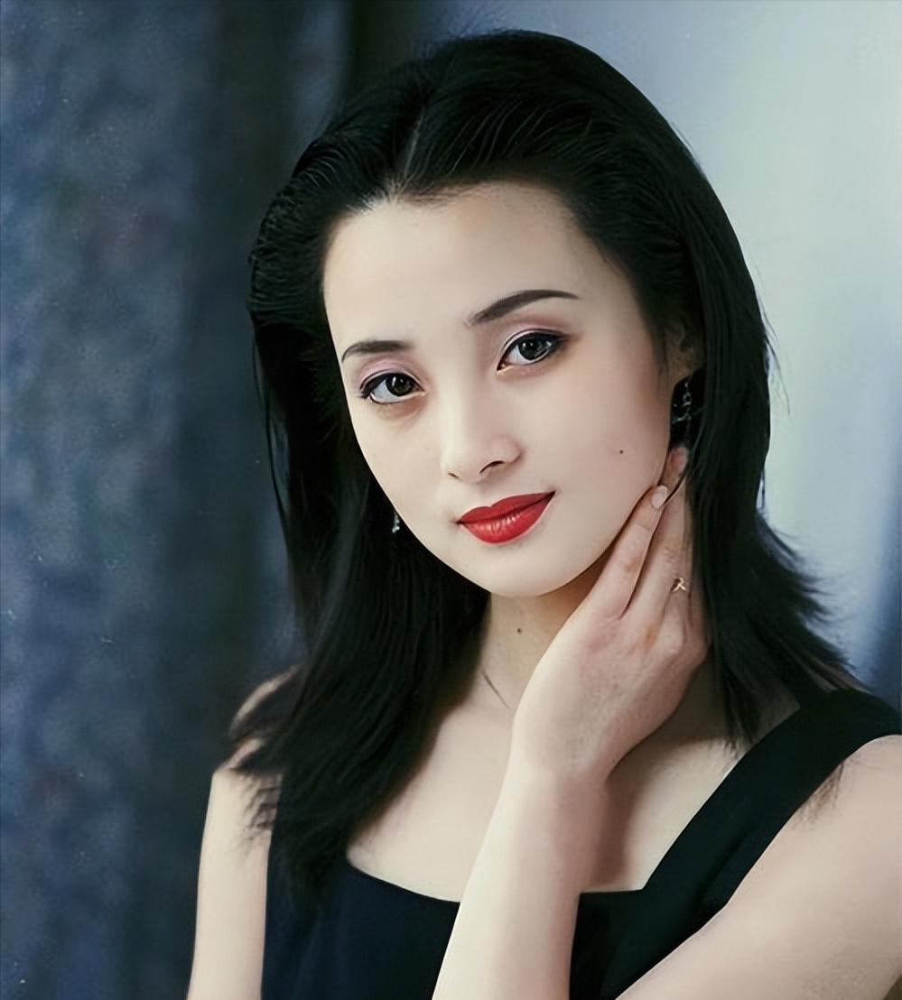 "不老女神风韵犹存"是假的,林心如到蒋勤勤,生图精修反差很大