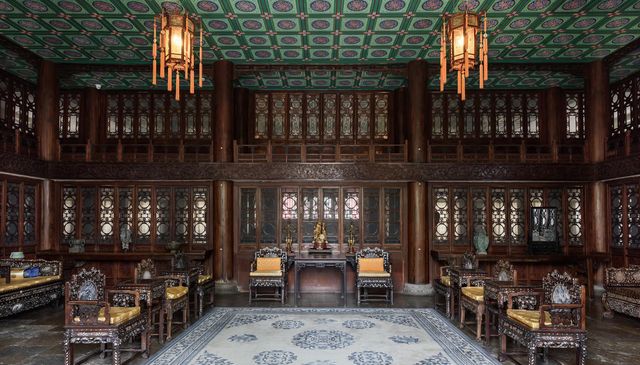 和珅倒台时,恭王府中有一件连嘉庆都不敢动的镇宅之宝,至今仍在