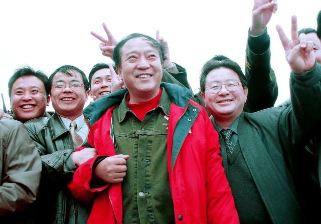 与冯巩一拍两散,当红时选择去当县长,如今牛群过得怎么样?