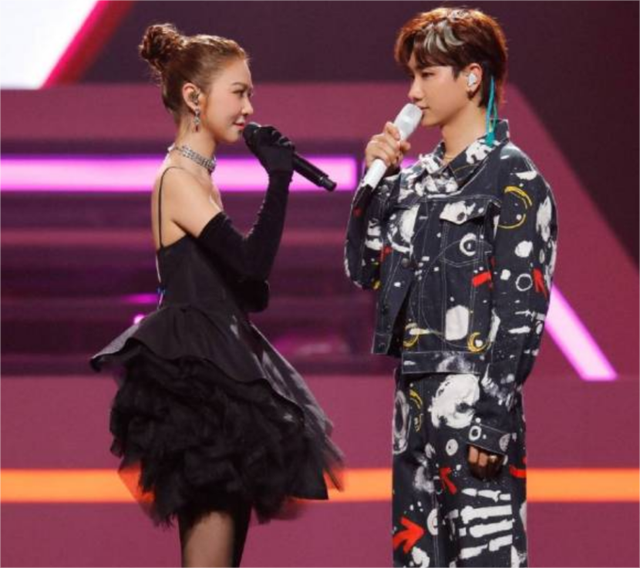 演唱会上座率暴露人间真实:张韶涵几乎满座,汪峰免费送票充脸面