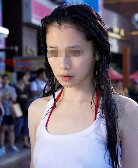 回顾红楼第一女公关王丁丁有多诱惑?学历高,身材好,高官任她拿捏