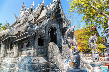 泰国素攀寺,一座由金属打造的寺庙,它究竟有何特殊之处?