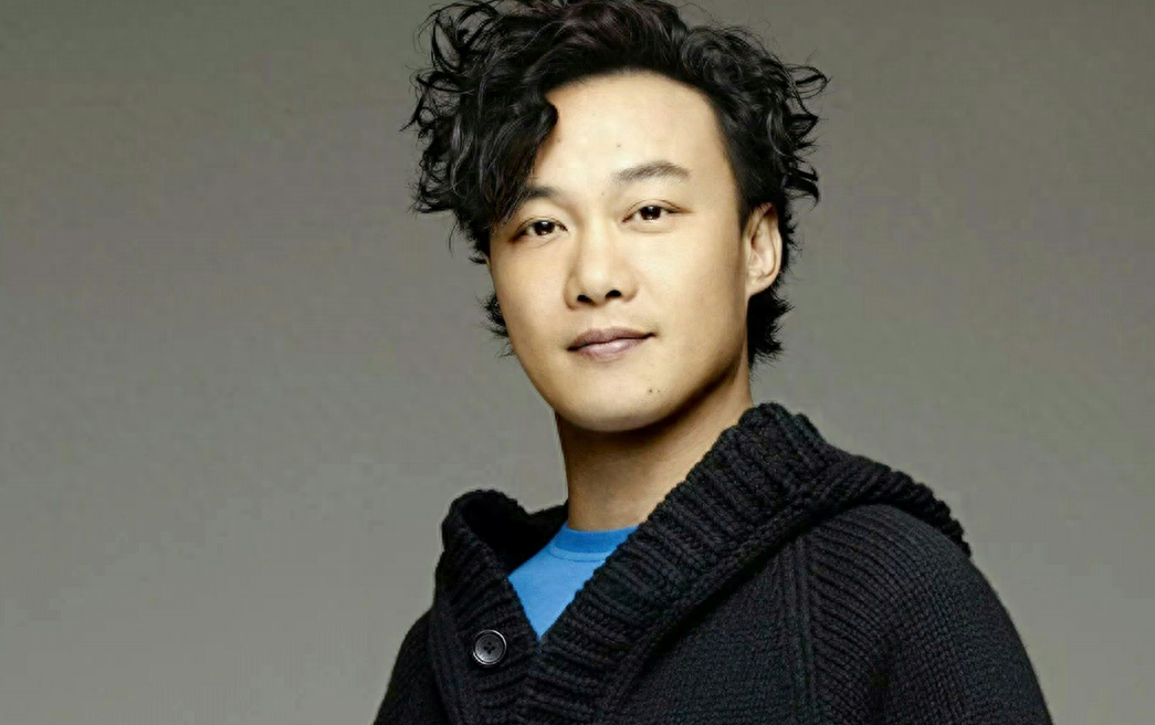 陈奕迅:澳门演唱会第二天紧急换中文歌讲国语,笑得僵,迟了