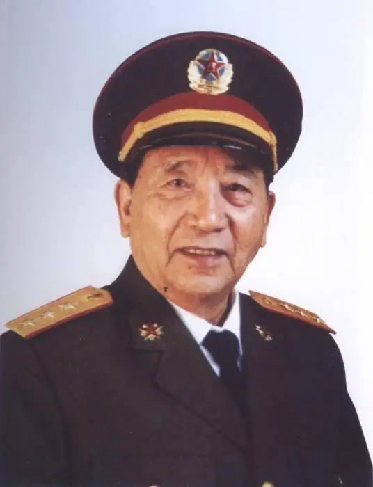 他是秦基伟上将之子,曾担任东部战区陆军司令员,弟弟是武警中将