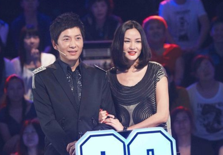 52岁瞿颖回泰国生活!与戴军聚会心情好,男方被曝住本地富人区