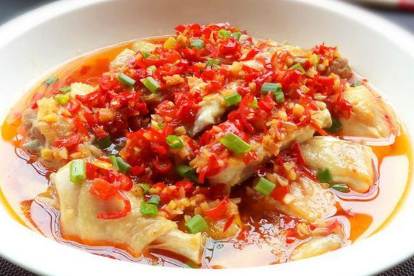 长沙酱辣椒蒸鸡做法,吃一口停不下来,在家也能快速做好