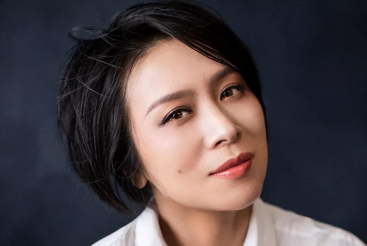 《都挺好》"蔡根花"涂凌私下照片撞脸海清,戏里戏外判若两人