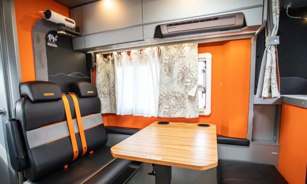 一步升级到位!24款长城炮房车订制版实拍,越野住宿两不耽误