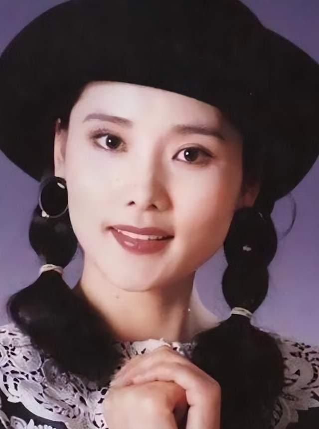 何赛飞:梅花香自苦寒来,从越剧到影视做到极致,戏外家庭幸福