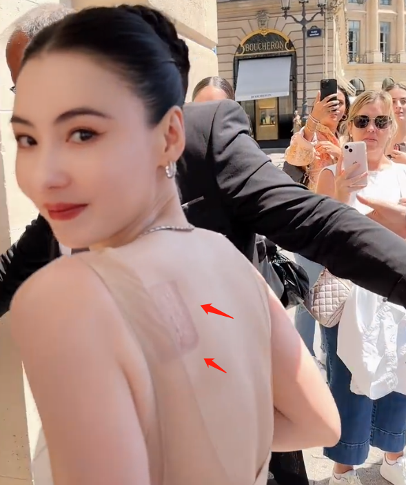 张柏芝现身巴黎!全身7处纹身贴太显眼,懒理领证传闻心情大好