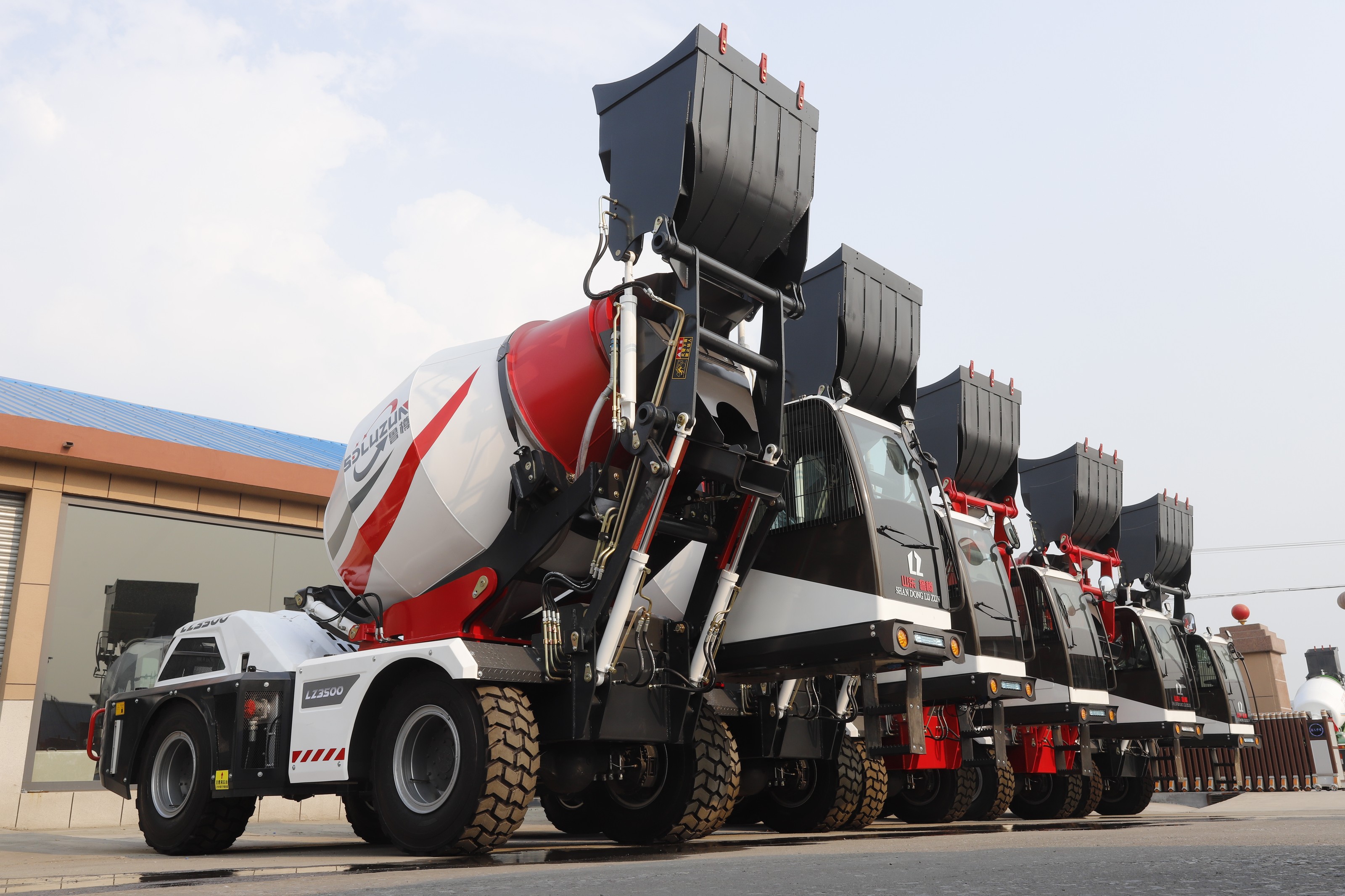 镇江使用自动装料搅拌车打地坪的优势