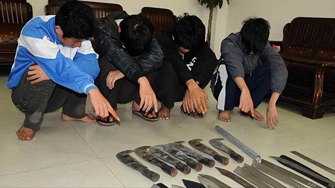 纪实:黑老大邹显卫,把女狱警当情妇,在监狱掌管大权控制警察