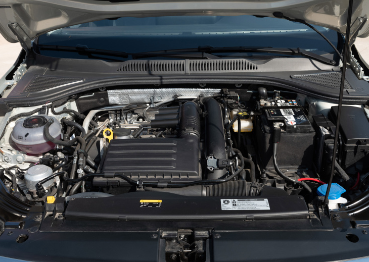 5l引擎 6at 鼓刹,大众朗逸新锐发布,售9.999万,竞争轩逸