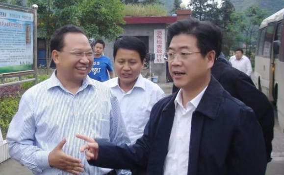 案例:"四光"书记李亿龙敛财4900万,情妇做区长,开房汇报工作