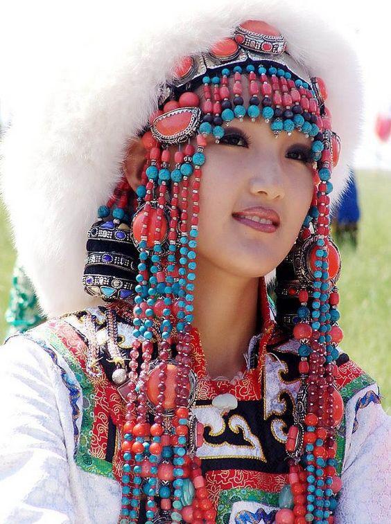 蒙古族服饰美女图片