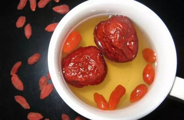 气血不足老得快,3款气血双补汤药常喝,补气养血气色好