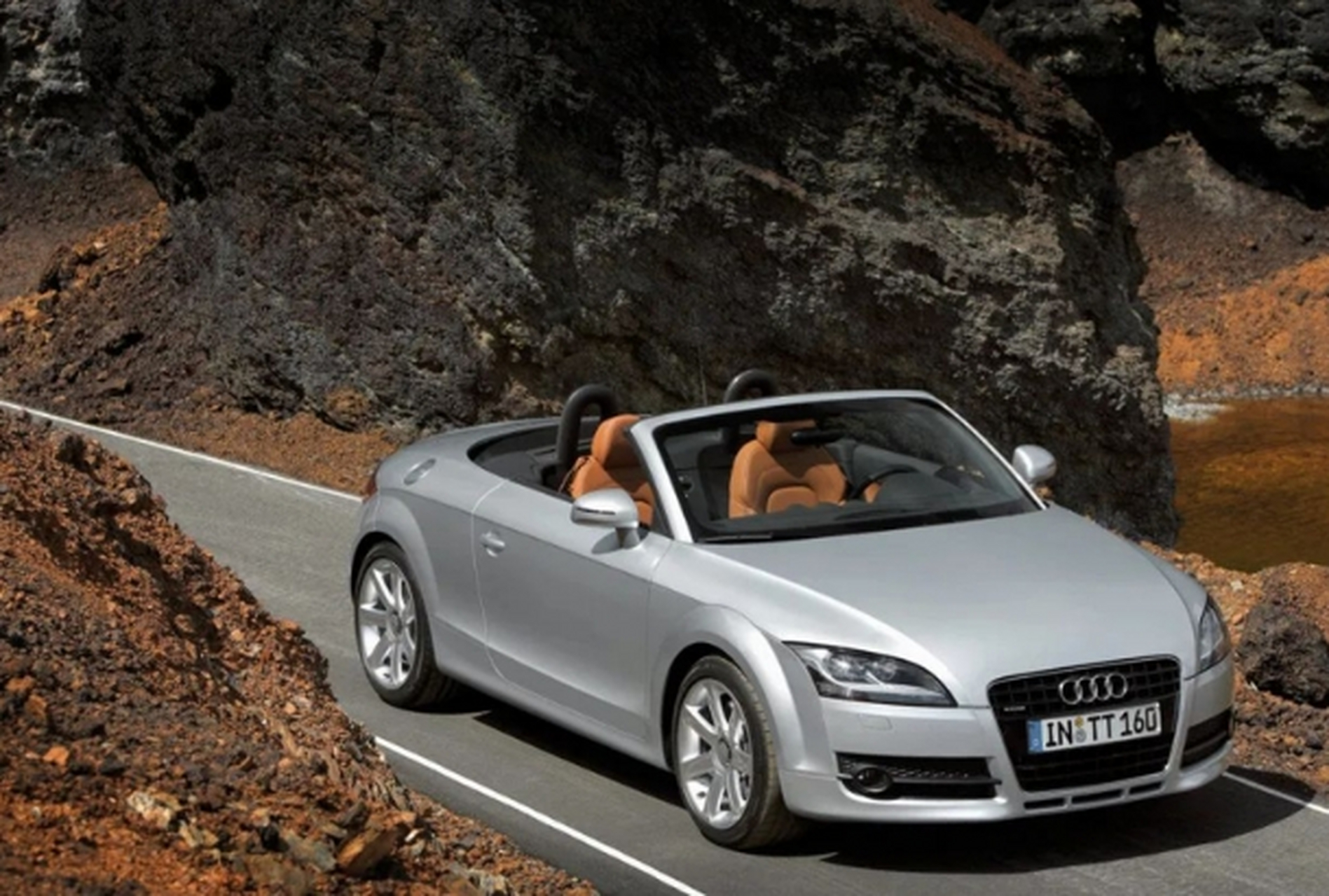 奥迪tt跑车历经25年,于2023年11月24日正式停产.