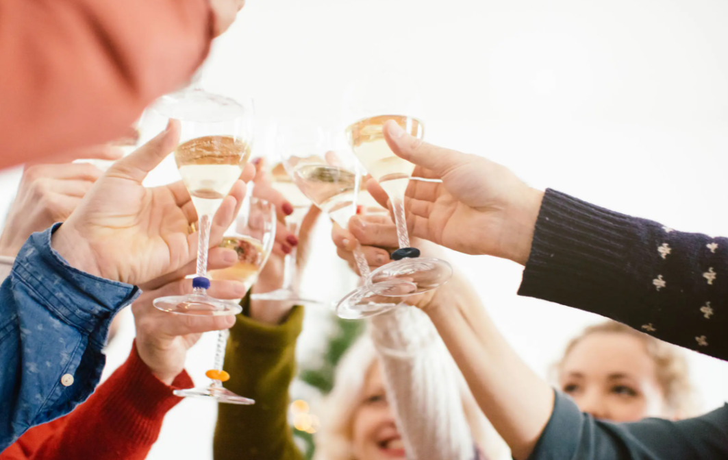 农村婚礼现场,老丈人一套喝酒法,引得众多酒友连连叫好