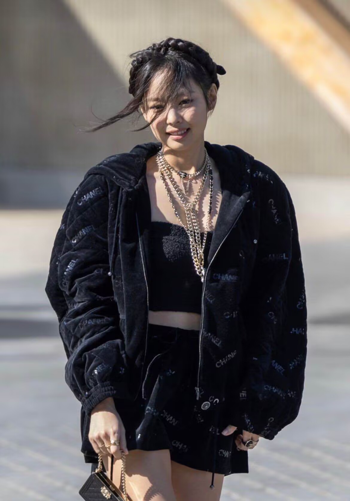 韩媒太"勇"了,jennie的生图不p就放出来,也不怕掉粉