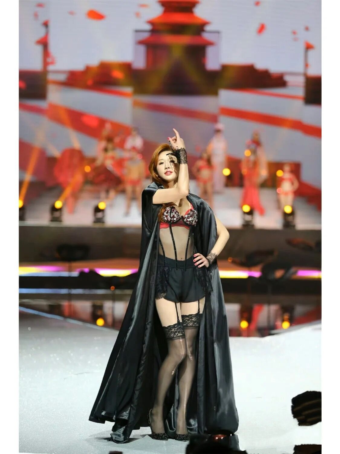 林志玲黑丝走秀,性感尤物惊为天人,谁看了不心动?