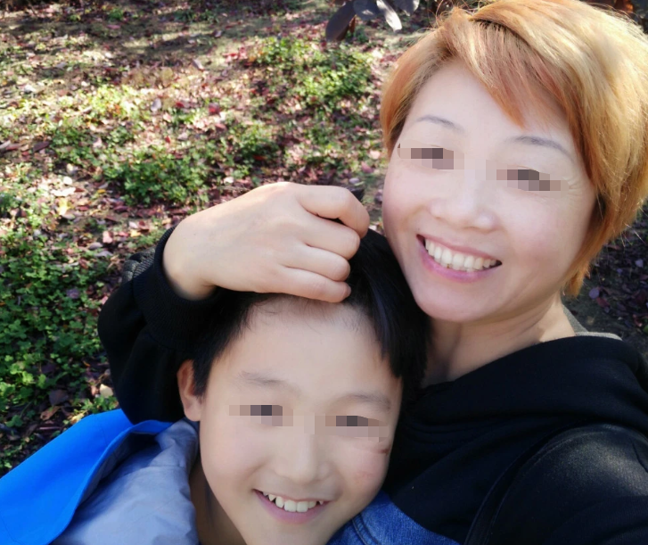 守寡多年的单亲妈妈和儿子心理咨询