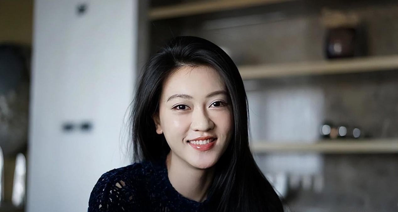 《梅花红桃》寒露扮演者:与景甜撞脸,逯恣祯个人资料曝光
