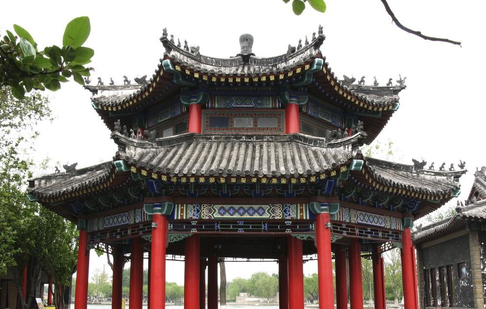 回溯千年的历史文化 探访大明湖历下亭之美