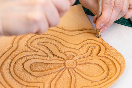 皮革的白墨数码烫画印花工艺实践