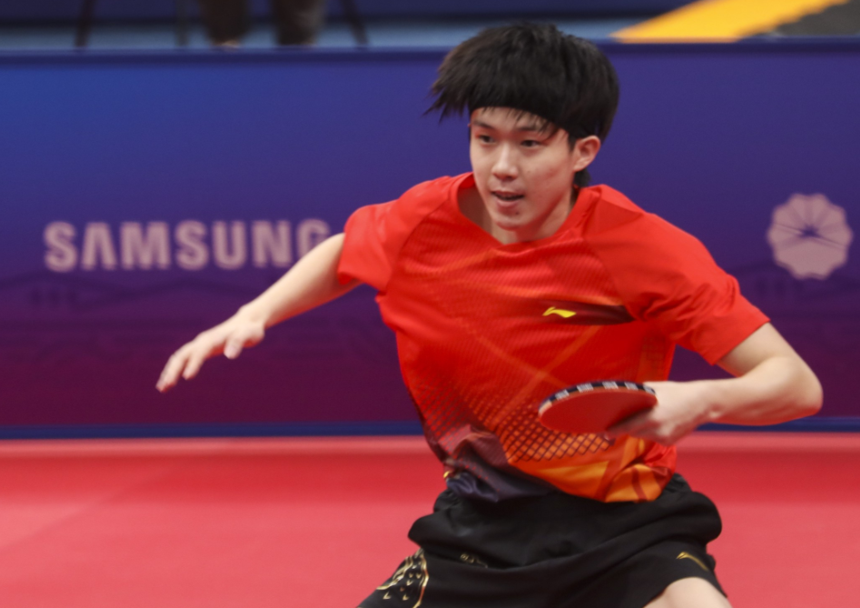 王楚钦圈外女友照片曝光,黑色紧身衣加黑长直,颜值不输一线女星