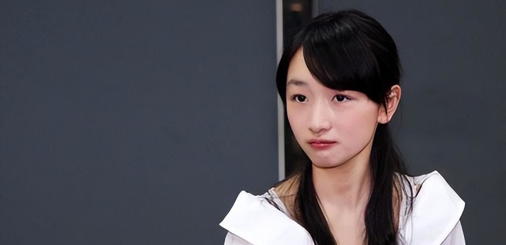 周冬雨整容成功 像换了一个人 却遭到张艺谋的嫌弃:不能再演我的