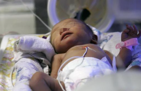 回顾上海双胞胎男婴被杀害,凶手竟是亲生父亲,法庭上说了一句话