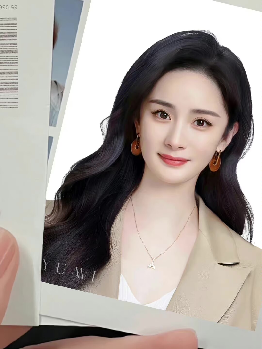 内娱女明星的证件照告诉我们一个道理:发型一定不要贴头皮!