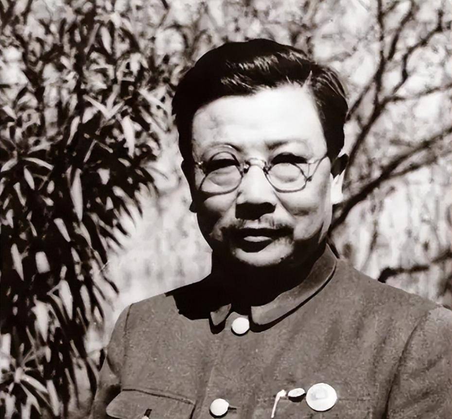 1953年,乔冠华酒后对李克农不敬,周总理怒斥:不知自己几斤几两