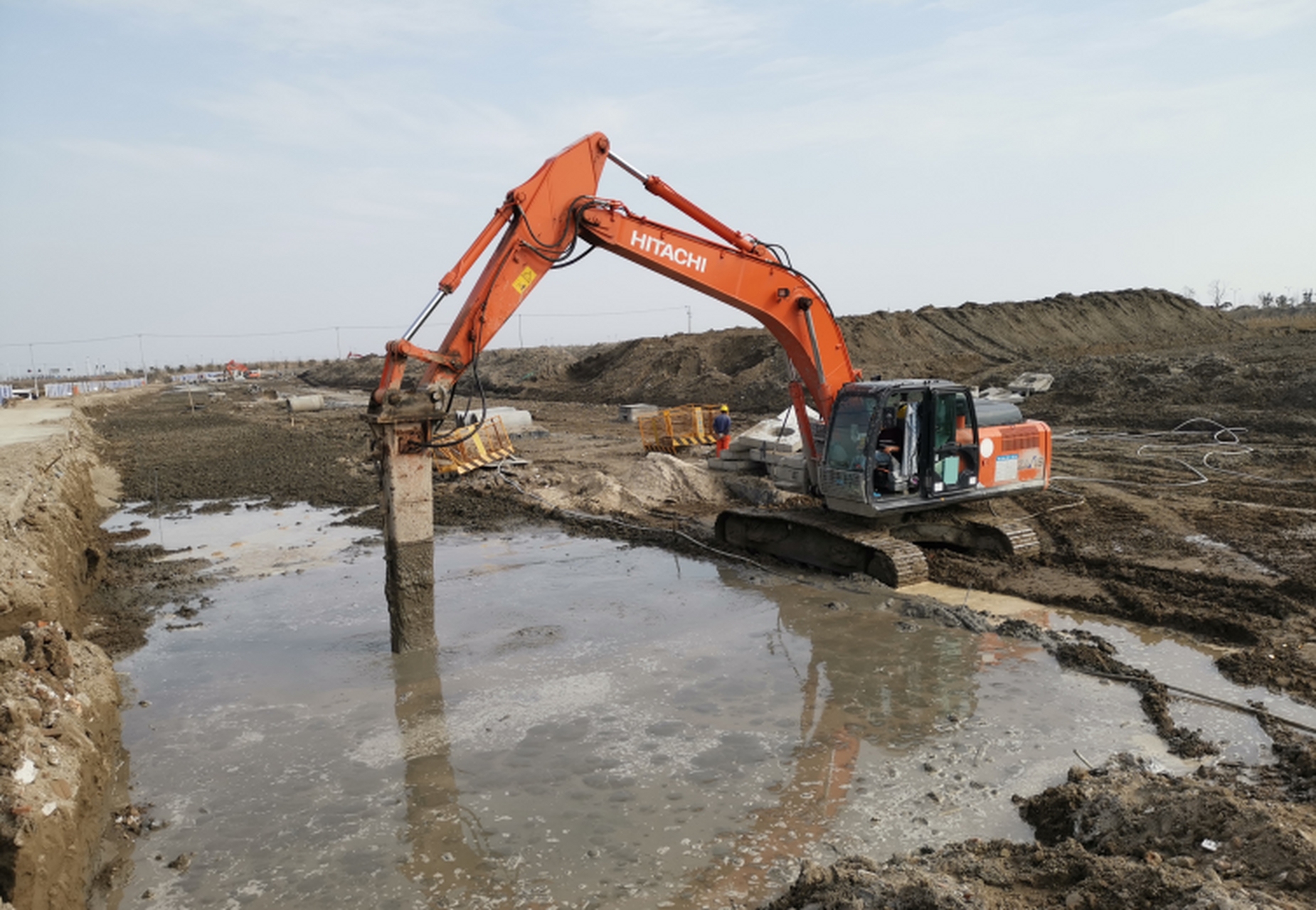 软土原位固化系统是一种淤泥固化系统,广泛应用于建筑施工领域,包括