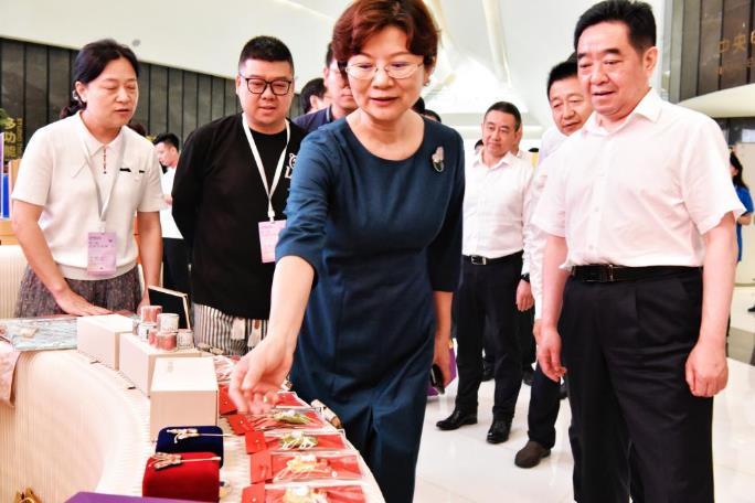 科技驱动创新 文化赋能设计 南京云锦研究所产品又获重磅设计大奖