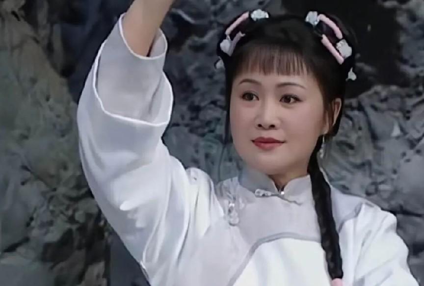 53岁梁小冰复出,曾和陈法蓉互撕疑遭孤立,嫁"渣男"却幸福至今