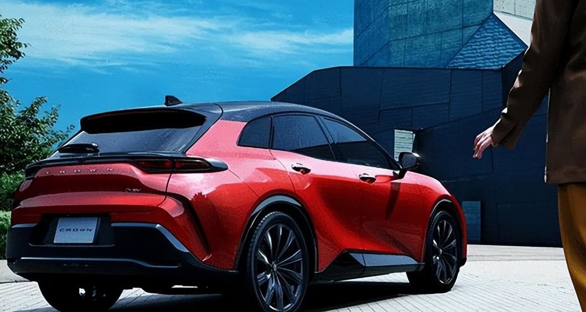 皇冠推出中大型跨界旅行车 丰田皇冠sports车展亮相