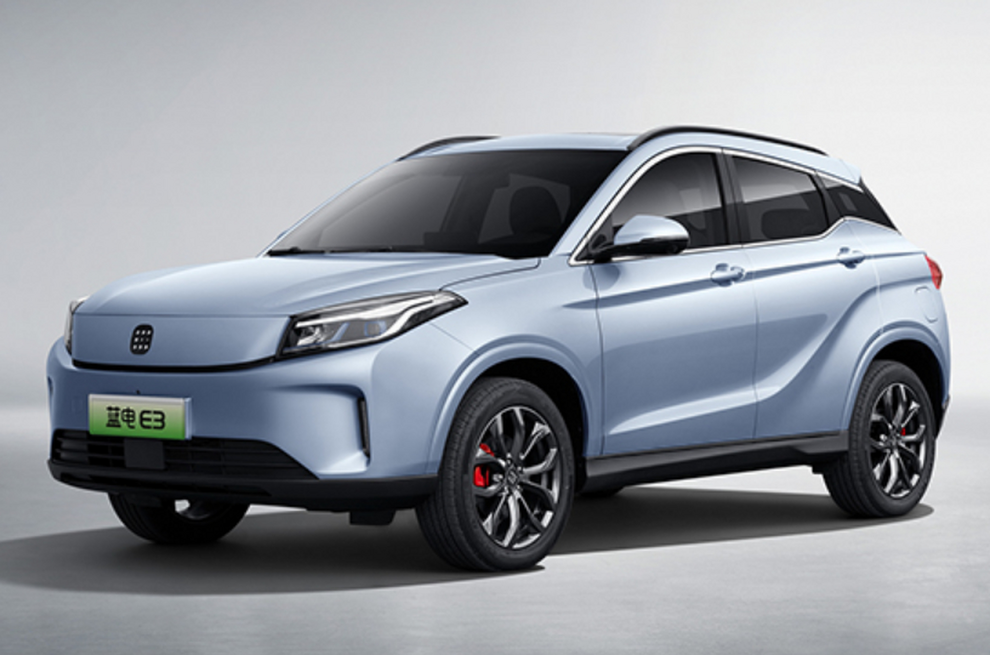 作为一款售价在15万以内的智能纯电suv,蓝电e3在十几万这个价位区间能