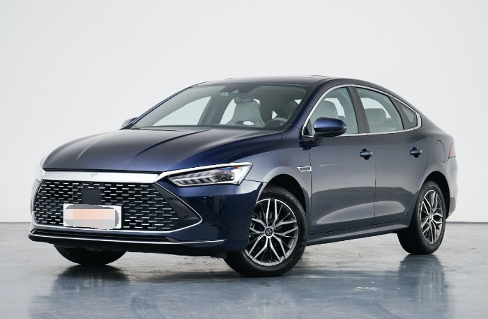 比亚迪秦 plus:高效节能的油电混合动力座驾