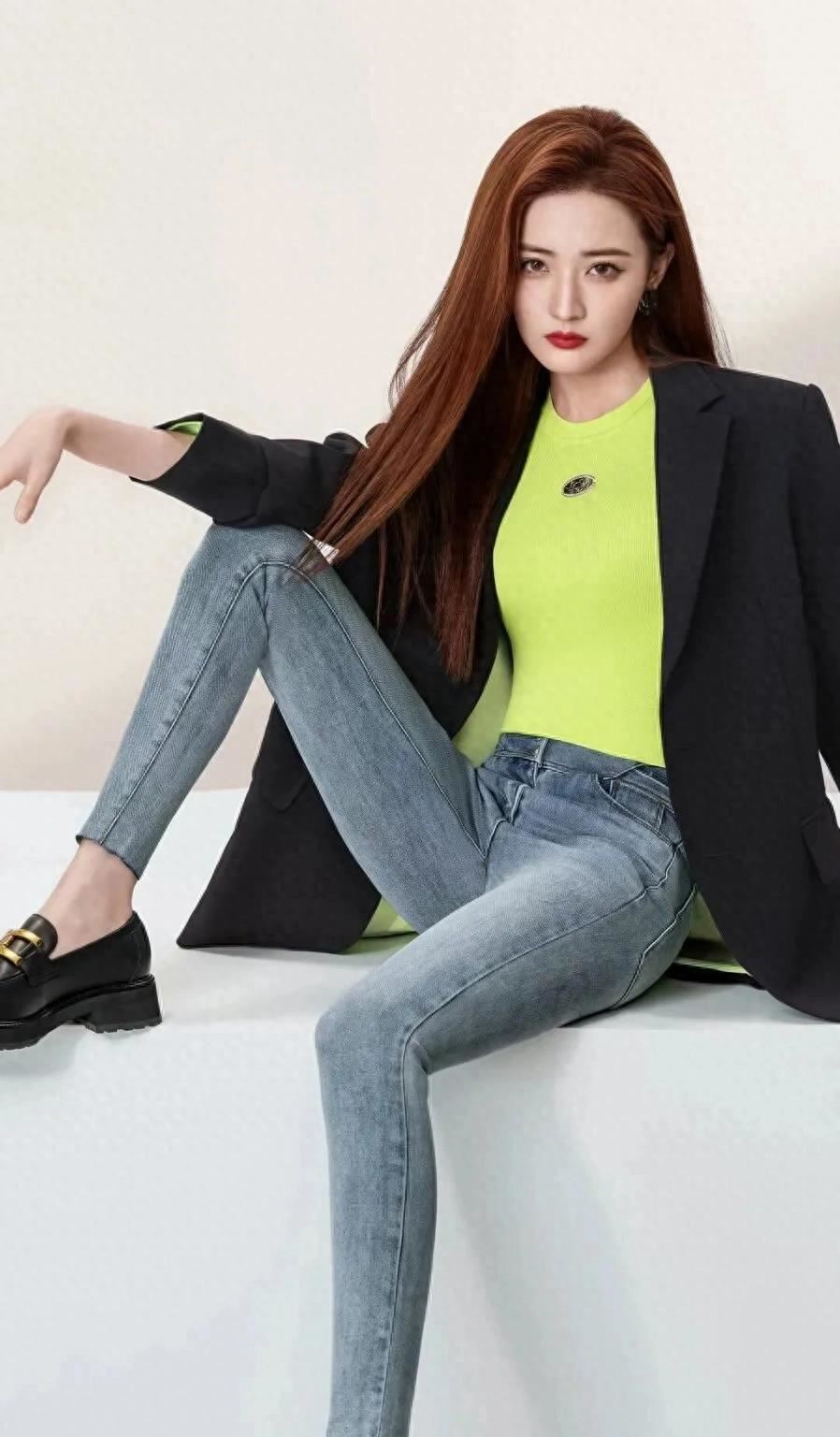 女星穿紧身牛仔裤合集,谁身段最好,展示大长腿