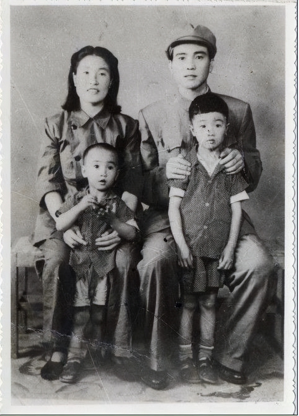 刘青山贪污171亿元被枪毙后,他的三个孩子怎样了?其实很励志