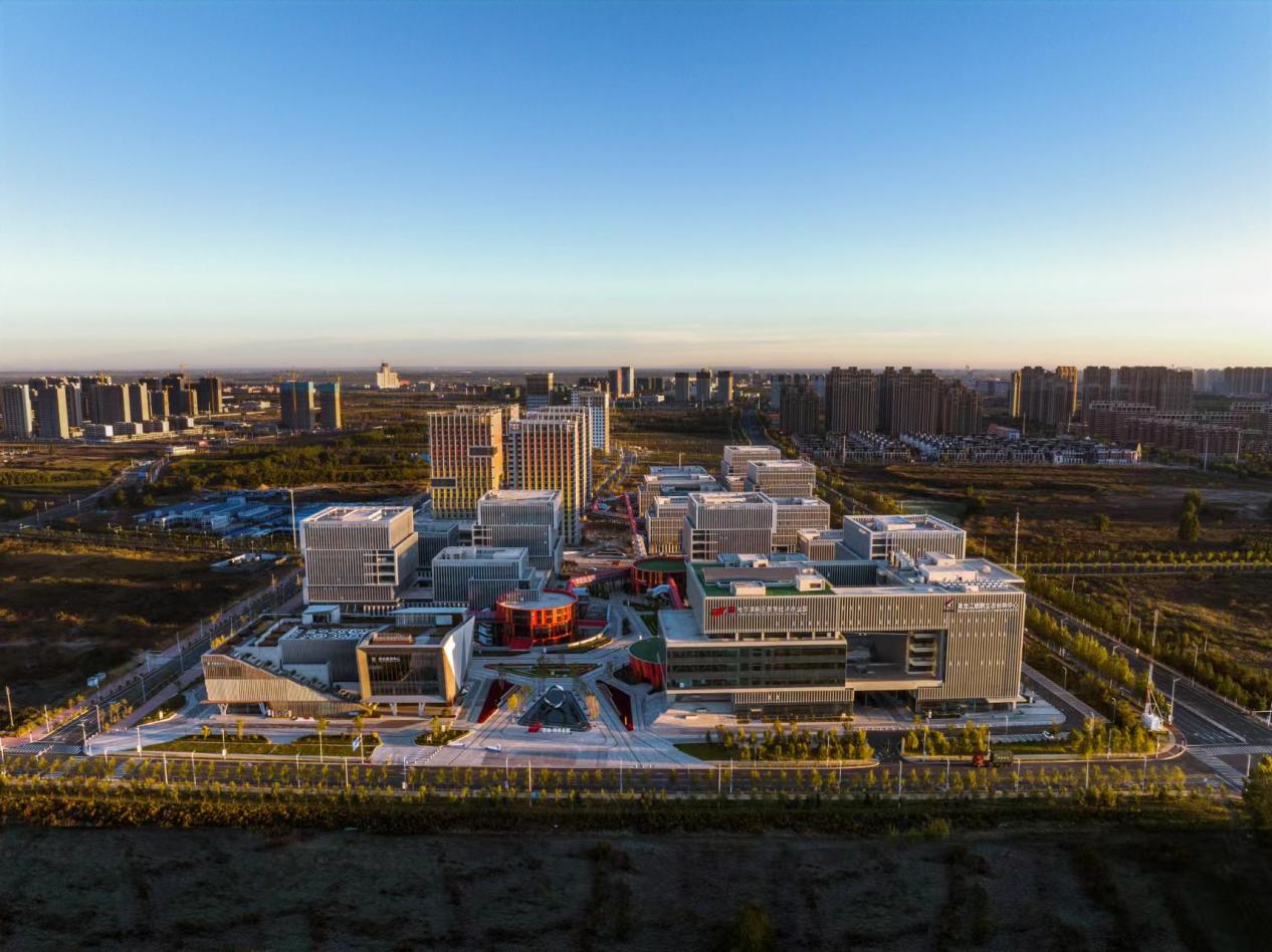 中建八局装饰公司参建的深哈产业园科创总部迎来企业陆续入驻