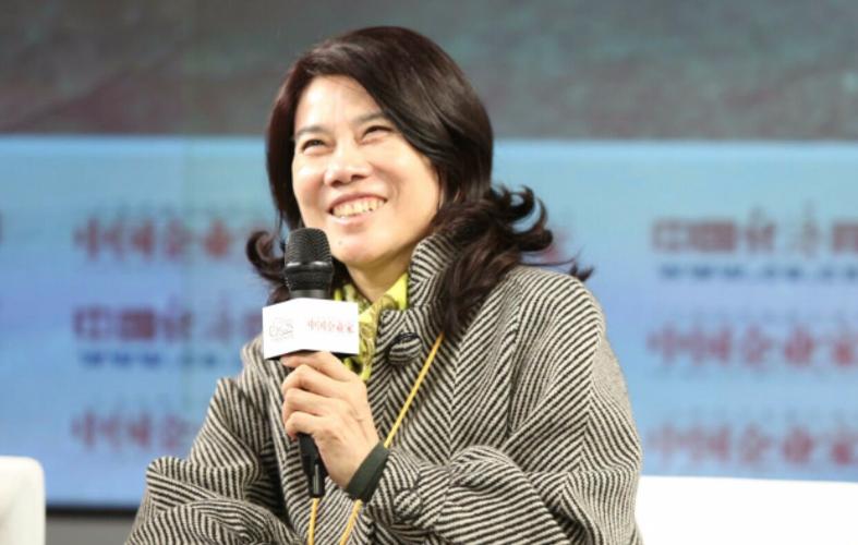 "女版马云"周晓萍:从老师到百亿富豪,身价是董明珠的2倍!